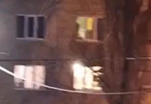 Мужчина из Октябрьского запер соседку в комнате и поджёг дверь