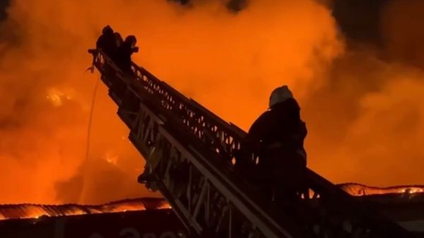 В Улан-Удэ горит ТЦ "Гвоздь": последние новости