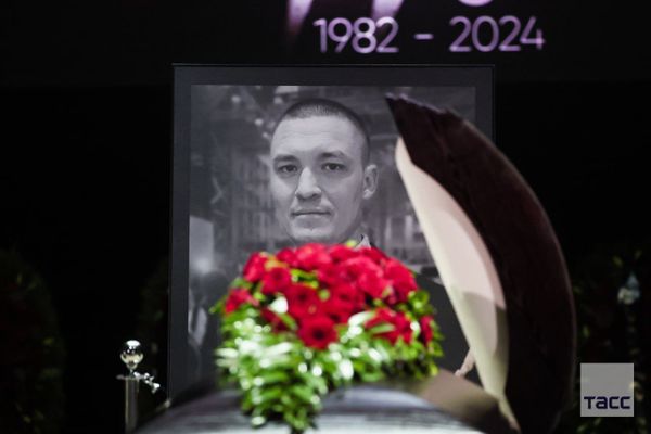 В Москве прошла церемония прощания с военкором "Известий" Семёном Ерёминым