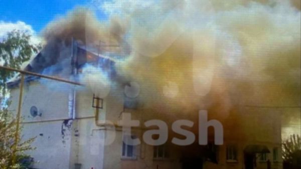 В Усадах горит двухэтажное здание — есть пострадавшие