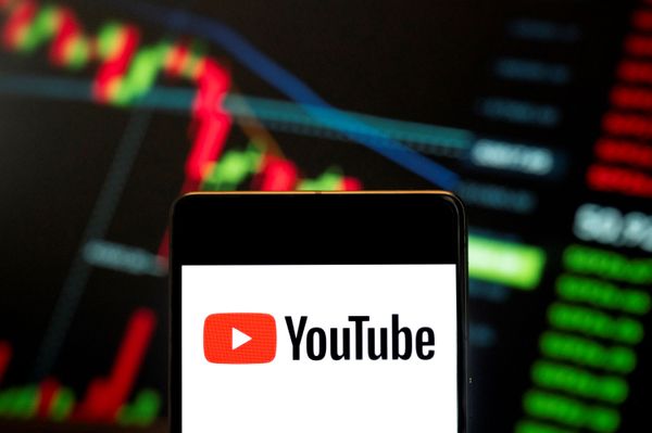 Роскомнадзор потребовал от гендиректора Google разблокировать российские аккаунты на YouTube