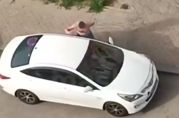 В Балашихе задержали мужчину, нападавшего с ножом на водителей и прохожих