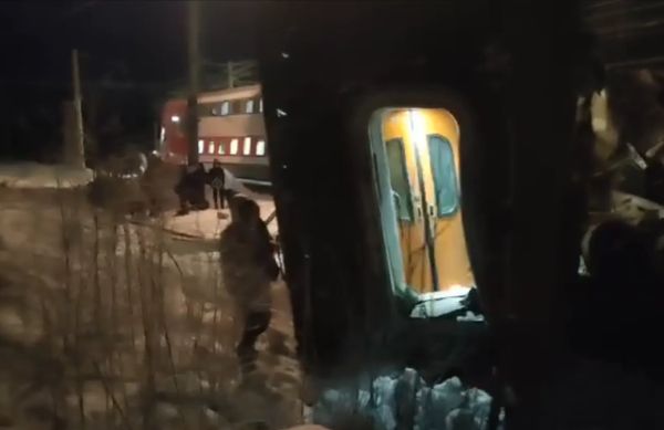 В Мурманской области столкнулись два поезда: первое видео и все подробности
