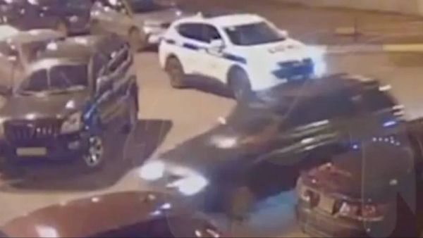 Водитель "Лады" устроил погоню с полицией в красноярских "Белых росах"