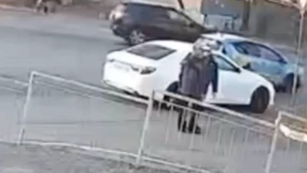Спортсмен, напавший на пенсионера во Владивостоке, продолжил толкать его после избиения