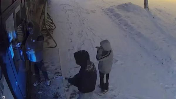 В Екатеринбурге подростки ограбили экипировочный центр