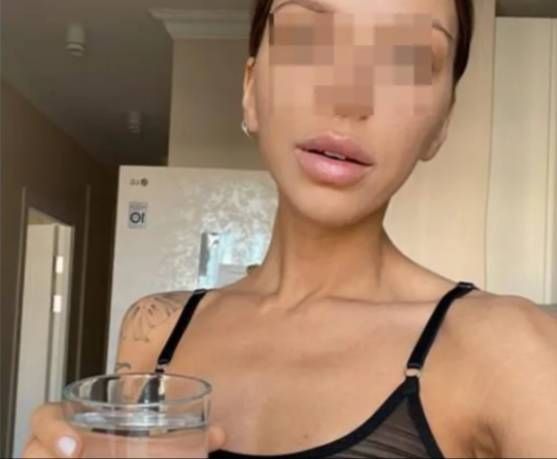 Девушку-психолога уволили из школы в Ставрополе после скандала с откровенными фото в соцсетях
