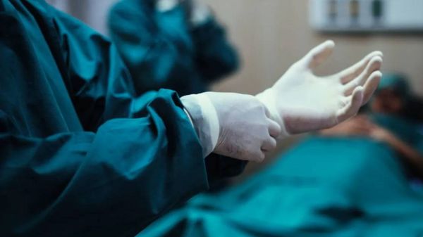 Жительнице Екатеринбурга удалили опухоль весом более 15 килограммов