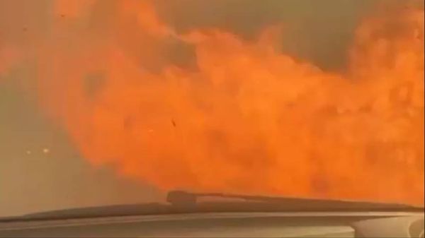 В Приморье водители прорываются через огненную дорогу