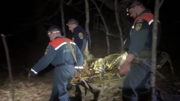 Спасатели 13 часов несли с гор туристку, которая ударилась головой на Большом Каньоне