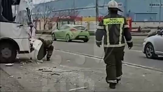 На Западном обходе Краснодара автобус столкнулся с легковым автомобилем