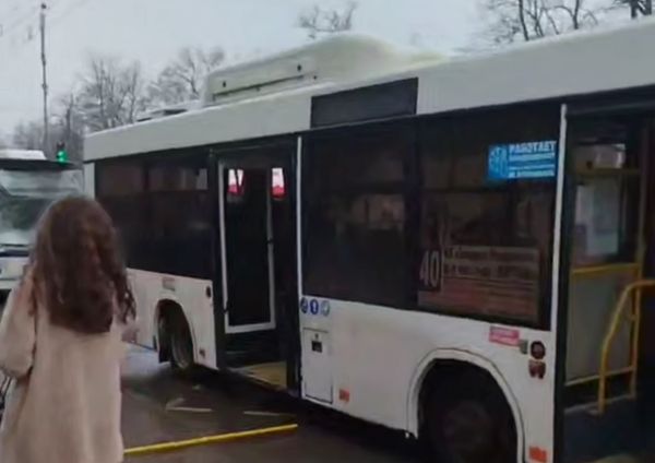 Два автобуса столкнулись на проспекте Стачки в Ростове