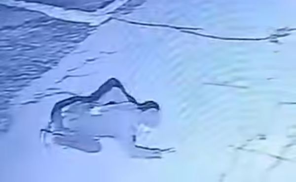 Жителя Владивостока подожгли во время: видео