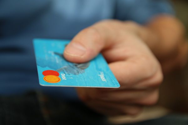 Пенсионер в Сестрорецке передал мошенникам 16,5 миллиона рублей
