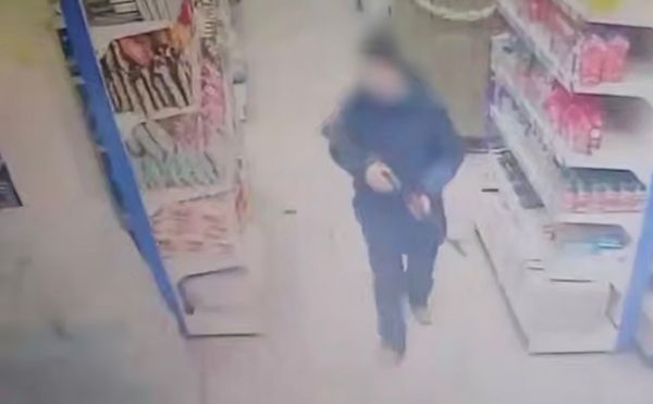 В Донецке мужчина с АК-47 пришёл в супермаркет и устроил стрельбу