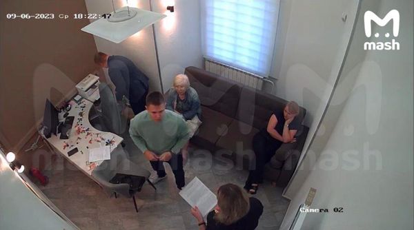 Бизнесмен из Москвы в течение 9 месяцев пытается вернуть 350 тыс долларов, которые сдал в обменник