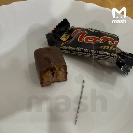 Школьница из Калуги чуть не проглотила иголку в шоколадке "Марс"