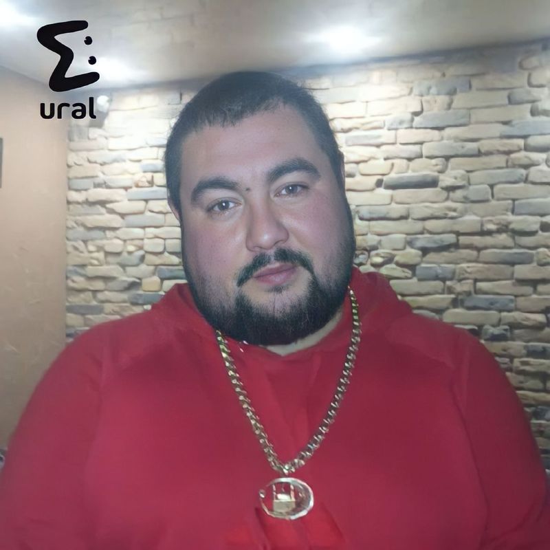 В Каменске-Уральском мужчина с оружием пришёл в квартиру к жене и сыну: детали с места